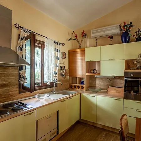 Sani Suave With Pool Villa *