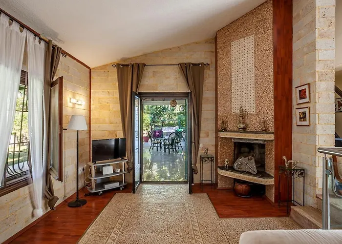 别墅 Sani Suave With Pool